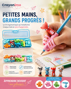 Kit Crayonimo ouvert avec grips animaux et main d'enfant tenant un crayon