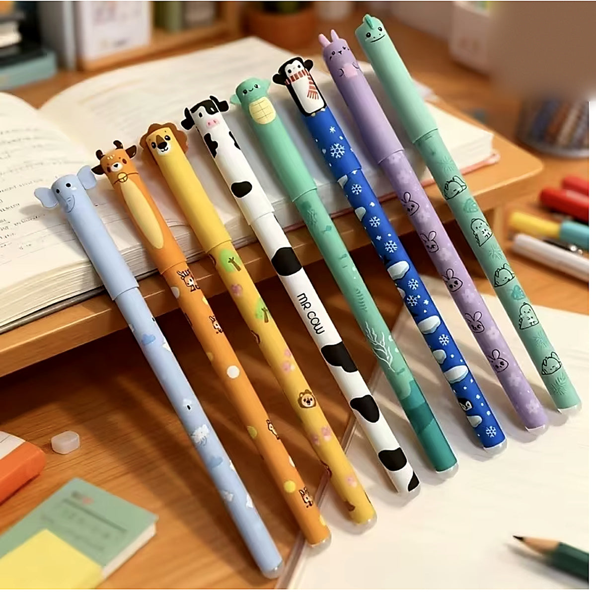 Stylos effaçables Crayonimo posés sur un cahier d'écolier