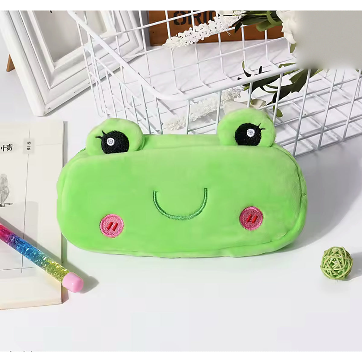 Trousse peluche Crayonimo modèle grenouille verte
